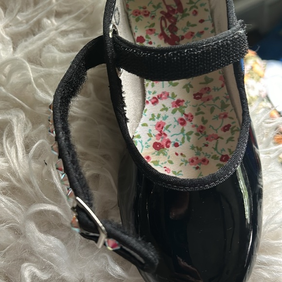 Girls, black pattern tap shoes by CAPEZIO size 13 1/2 M - Picture 7 of 9